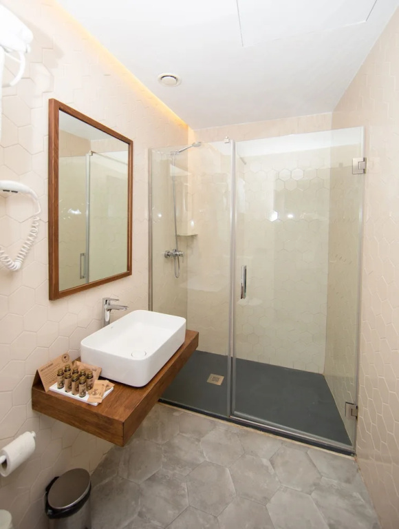1 Bedroom Standard Quadruple room with city view