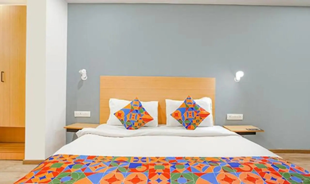 FabHotel Noida Grand