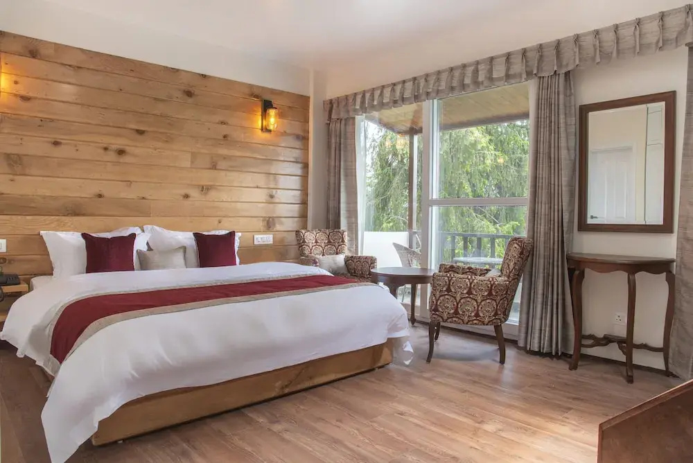 Standard Quadruple Family room with balcony and with mountain view