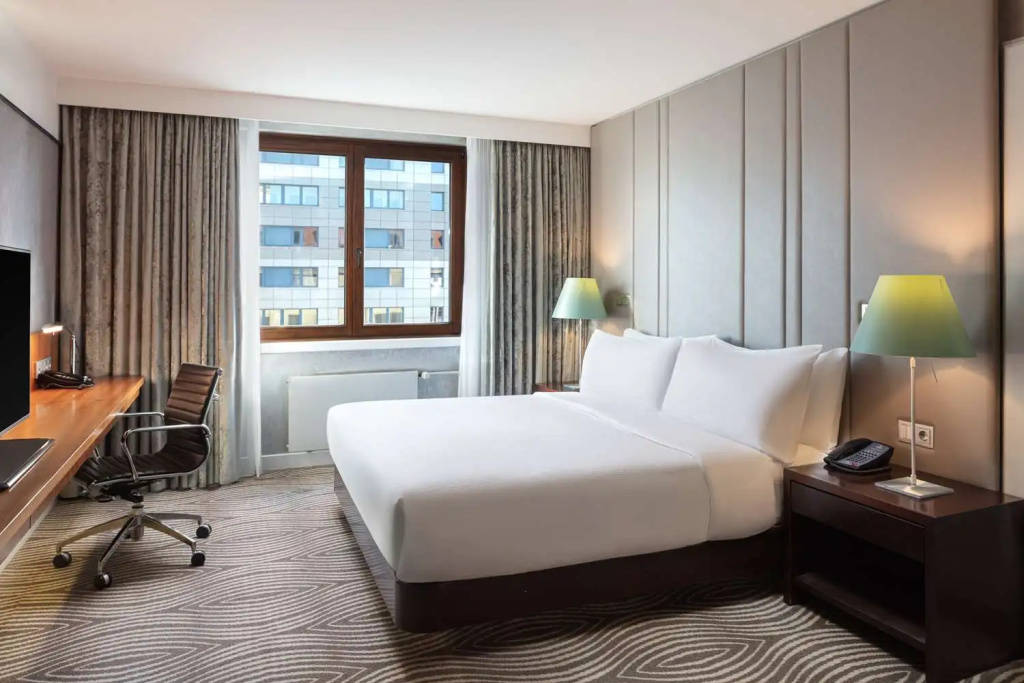 Double room with courtyard view (full double bed)