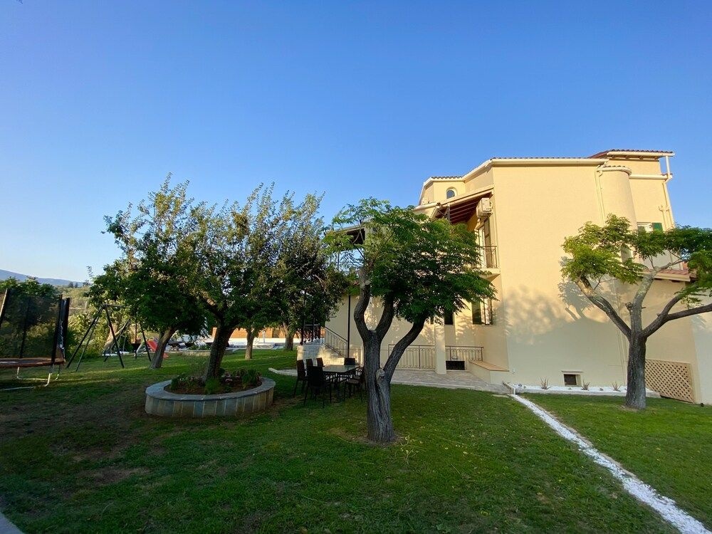 Grand Villa Roubana