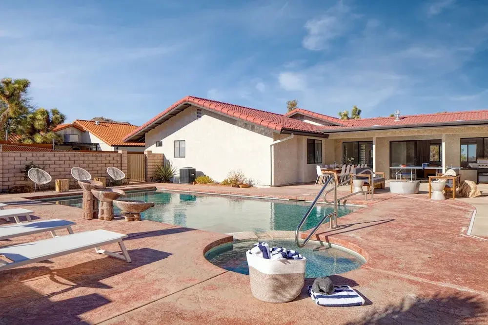 Lava Rocks by Avantstay Gorgeous Desert Haven w/ Pool, Hot Tub, Fire Pit & Ping Pong!