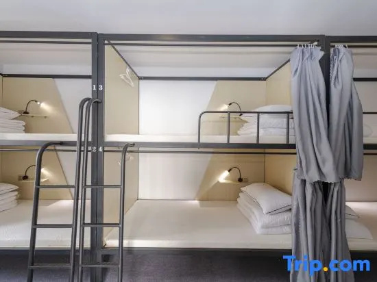 Bed in Dorm (male dorm) with river view