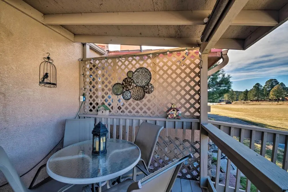 Condo on Golf Course: 2 Mi to Grindstone Lake!