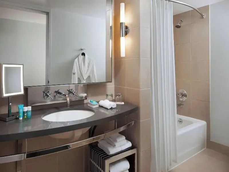 Deluxe Quadruple room with city view
