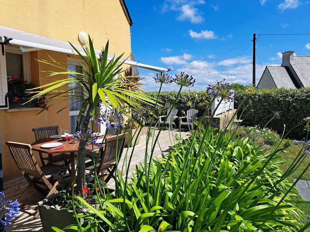 Cottage in Plouneour-trez With Sea View