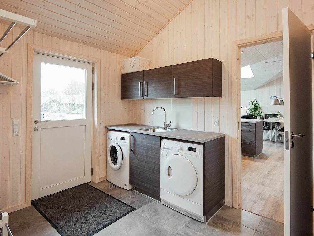 Swanky Holiday Home in Blåvand With Whirlpool - фото 17