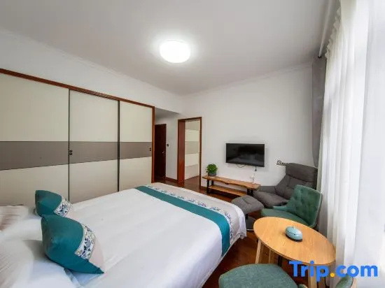 6 Bedrooms Villa