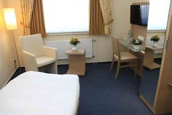 Standard Double room (full double bed)