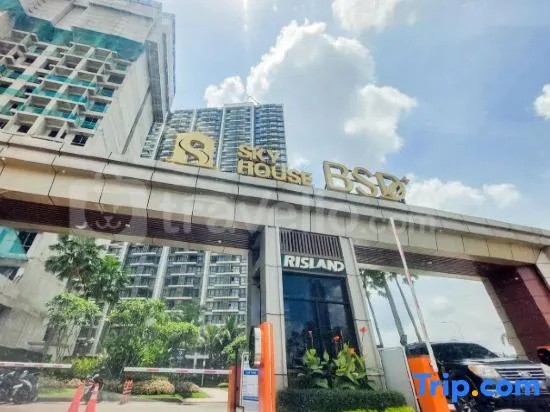 Pool view studio-Sky House BSD near AEON & ICE- L3