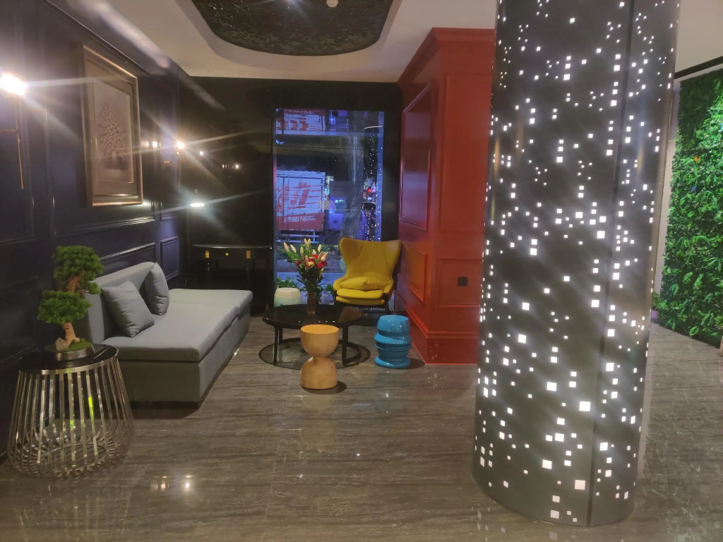 Lobby & Reception