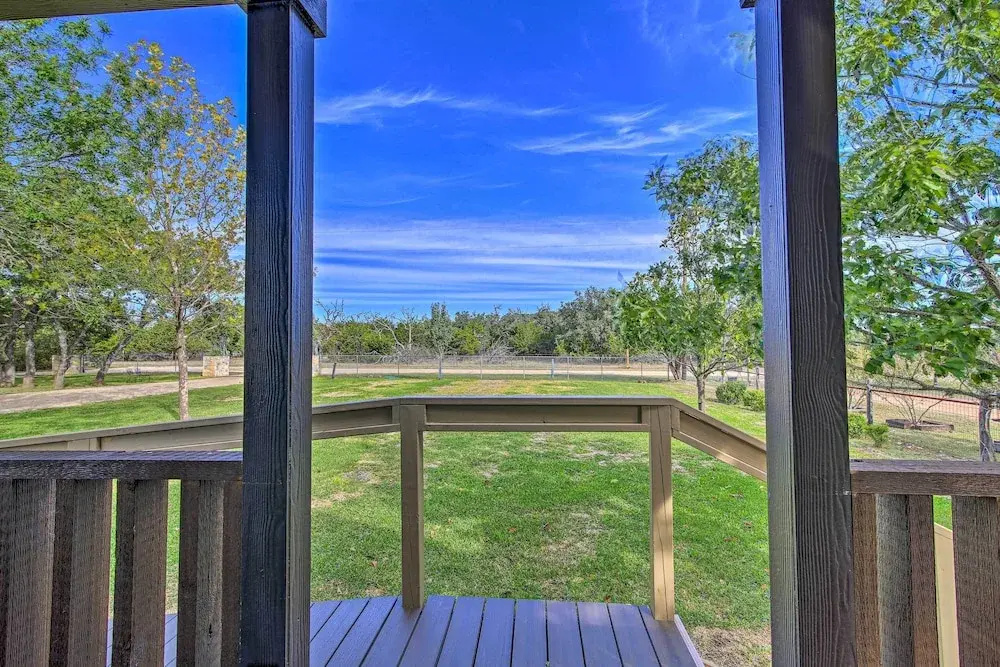 Fredericksburg Cottage ~ 1 Mile to Main Street!