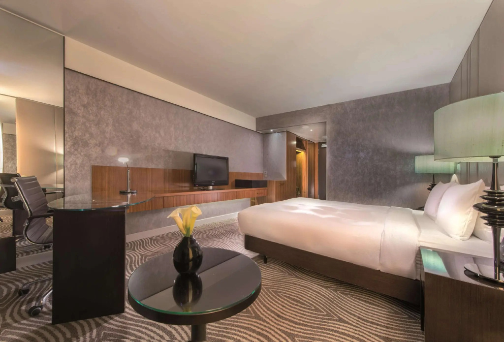 Executive Double room (full double bed)