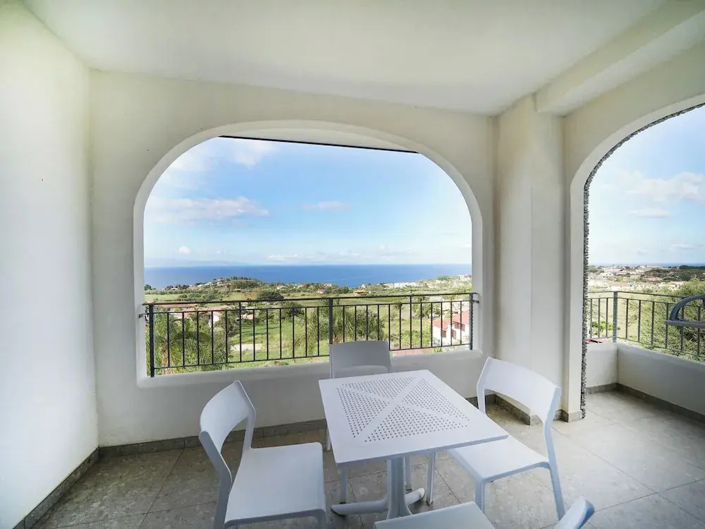 Deluxe Double room with sea view (full double bed)