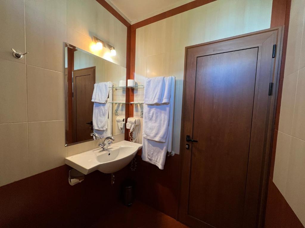 Трёхместный номер Standard в Hotel 007
