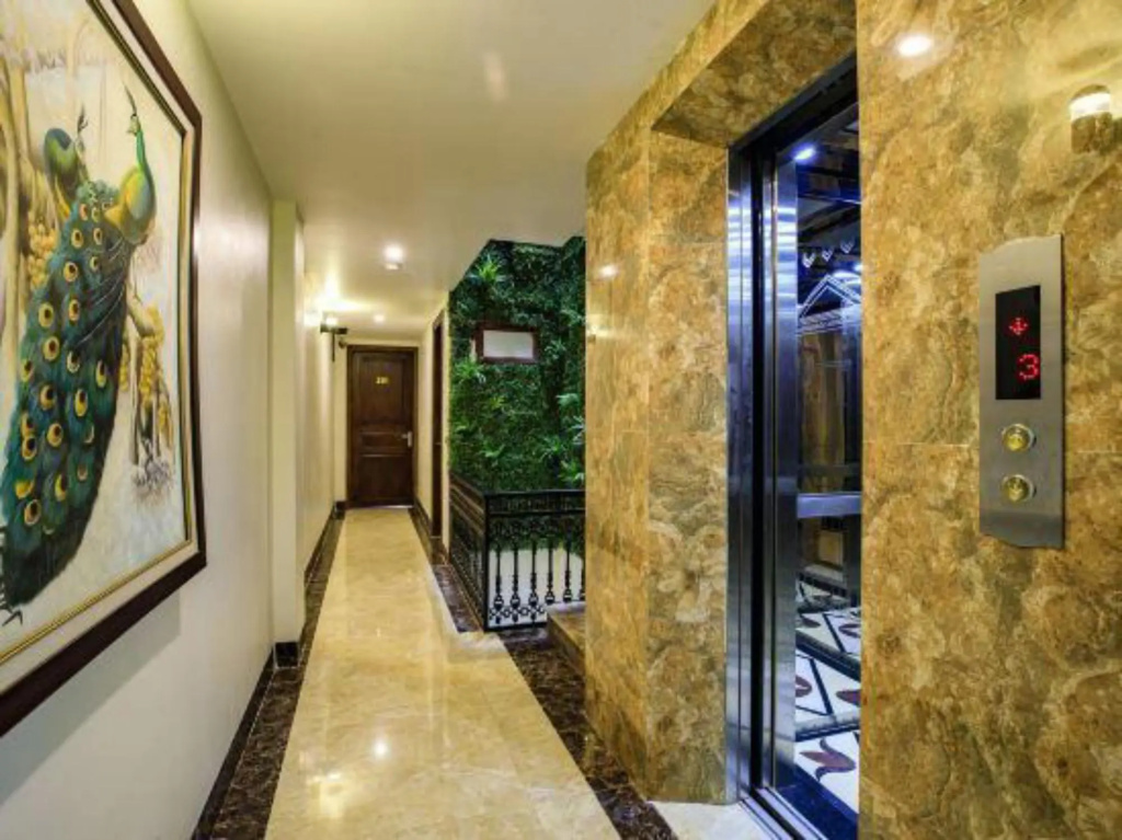 Lobby & Reception