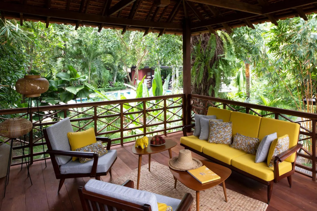 Suite with pool view