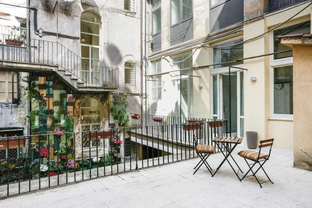 Spanish Steps Deluxe Apartment