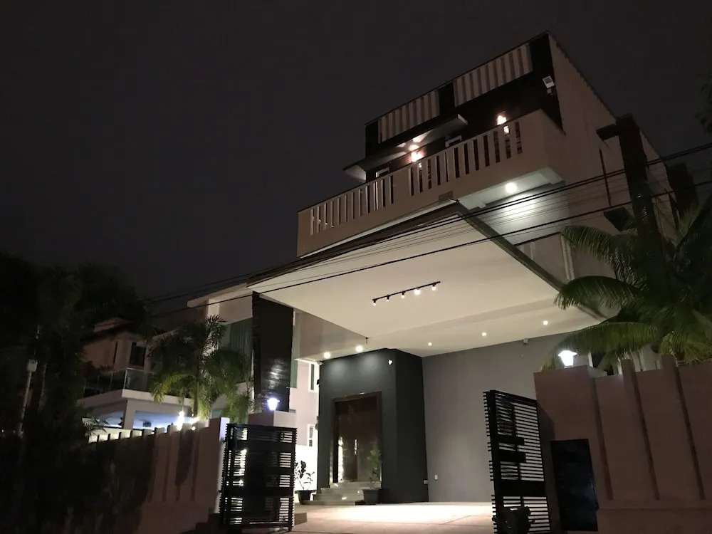 3 Storey Bungalow For Homestay