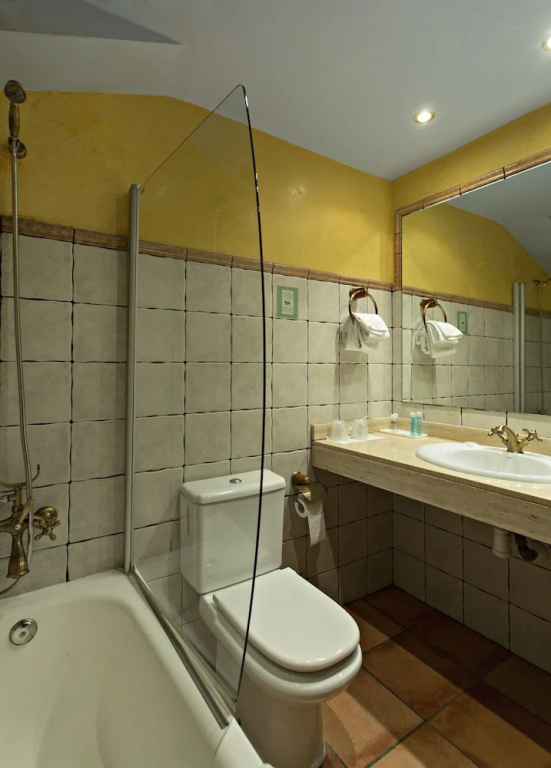 Standard Quadruple room with garden view