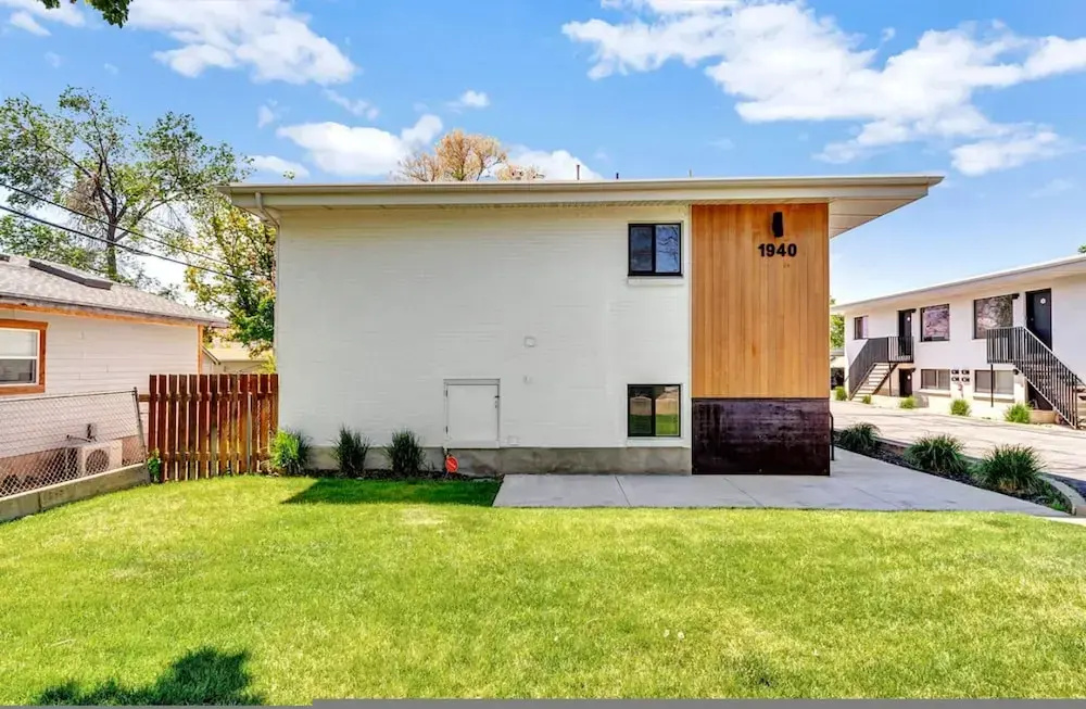 Convenient 2BR Apt w Covered Parking SLC