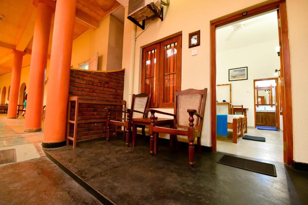 International Beach Hotel & Restaurant