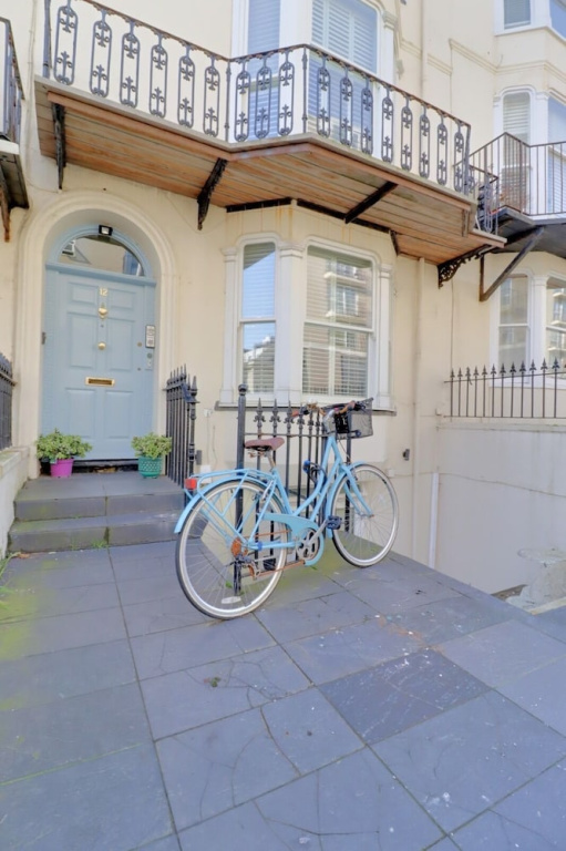 Central Brighton Apartment