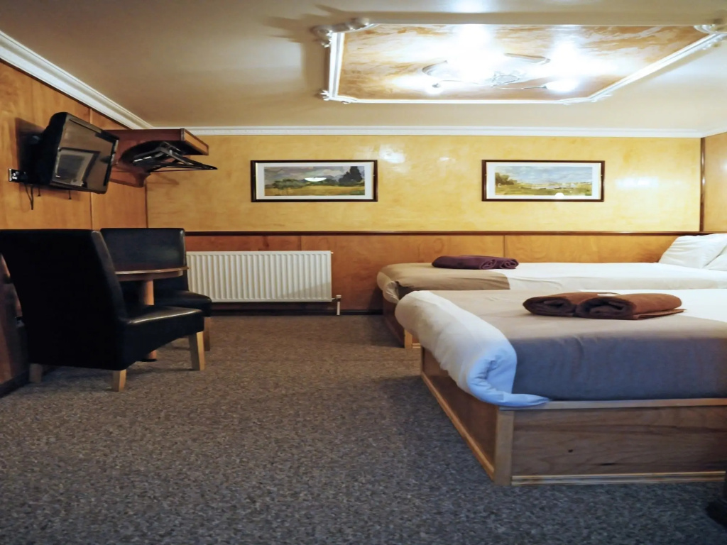 Cricklewood Lodge Hotel — фото