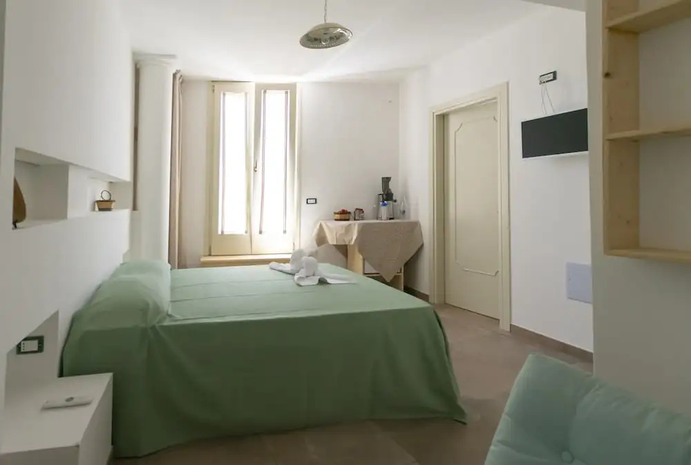 Standard Double room with balcony (full double bed)