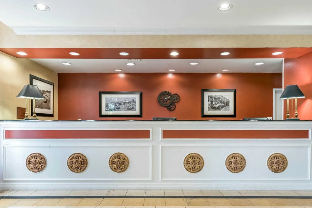 Clarion Hotel Airport