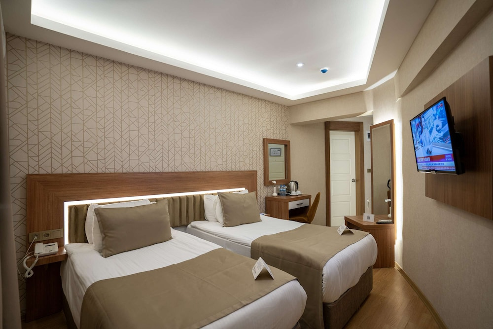 Standard Double room with city view (full double bed)