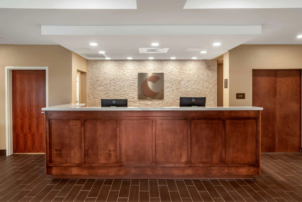 Lobby & Reception