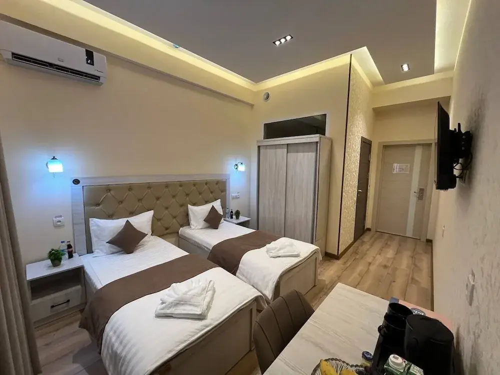 Standard Double room with city view (full double bed)