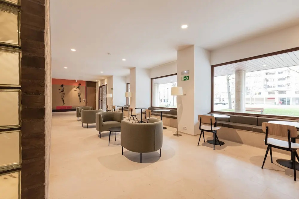 Lobby & Reception