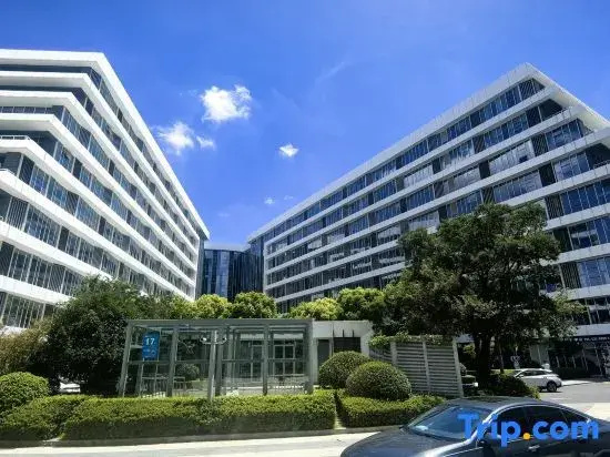 China/Shanghai/Shanghai/Qingpu District/LM Hongqiao World Center B Building