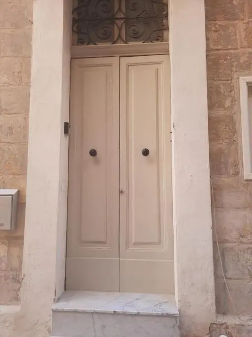 AF 3 - Modern 1 bedroom maisonette