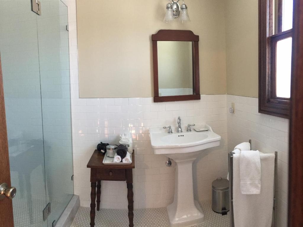 Dartmouth House Inn
