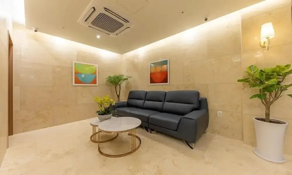 Lobby & Reception