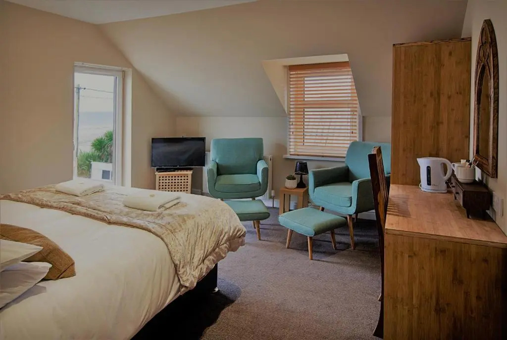 Superior Double room with sea view (full double bed)