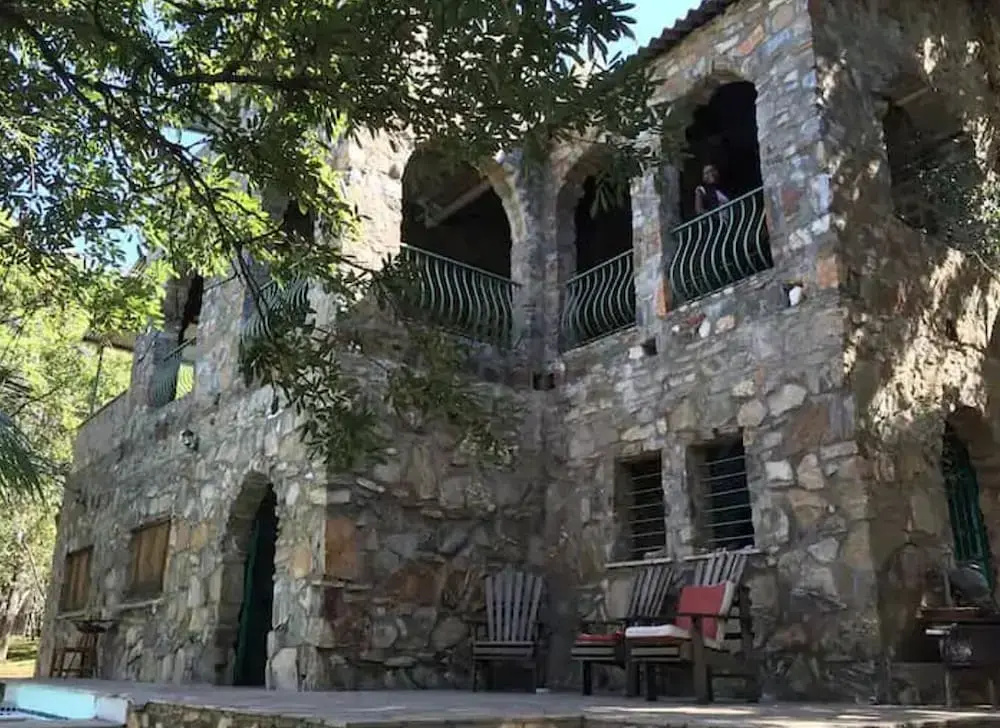 6 Bedroom Castle Siavonga min Four Guests