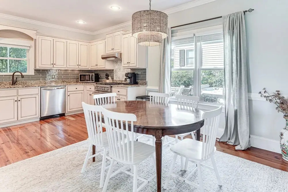 Summerville Historic Bungalow w/ Hot Tub — фото