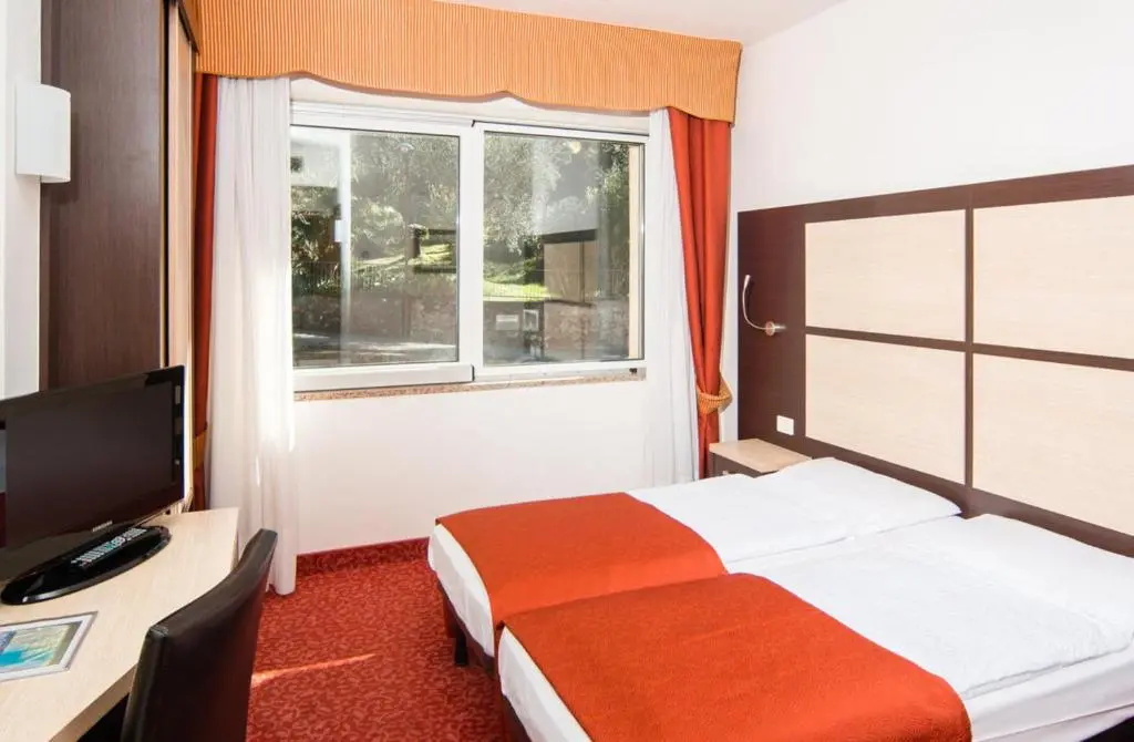 Economy room