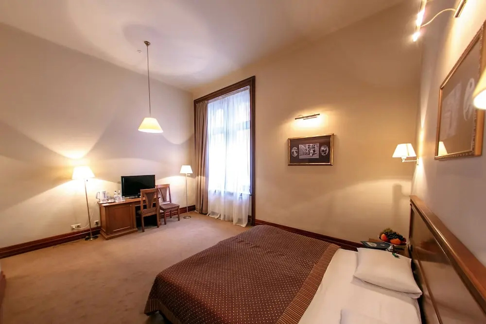 Superior Double room with balcony (full double bed)