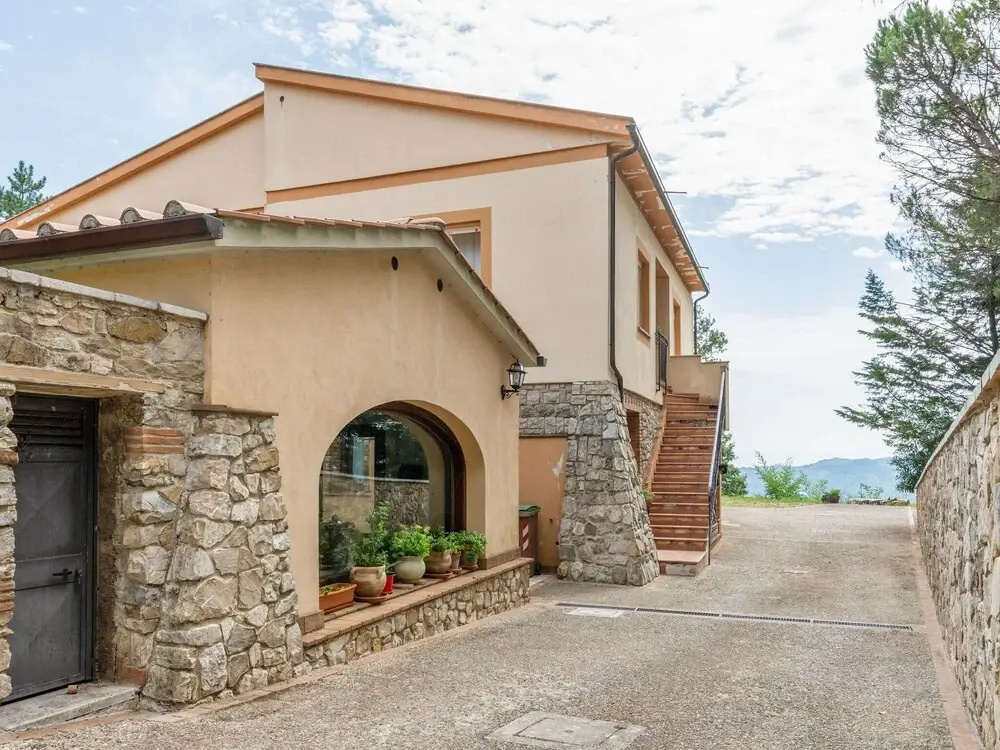 Inviting Farmhouse In San Venanzo With Garden