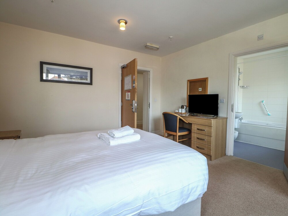 Marine Court Second-floor Double Bedroom With Bathroom