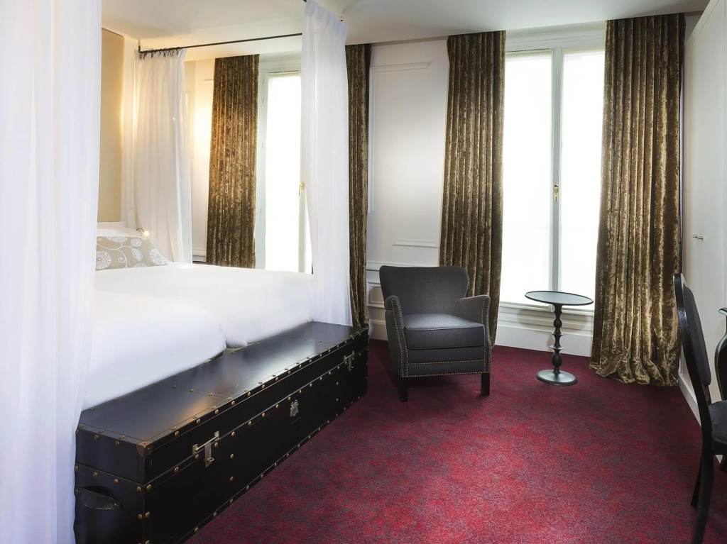 Deluxe Double room (full double bed)