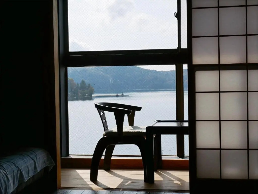 Standard Double room with lake view (twin beds)