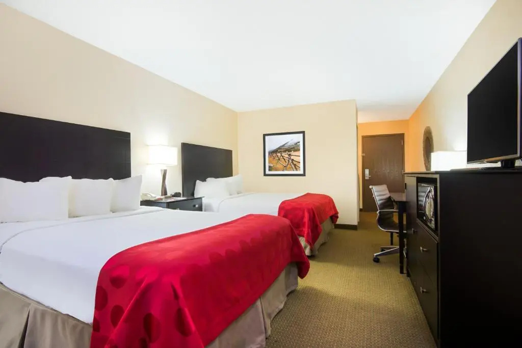 Superior Quadruple room with pool view