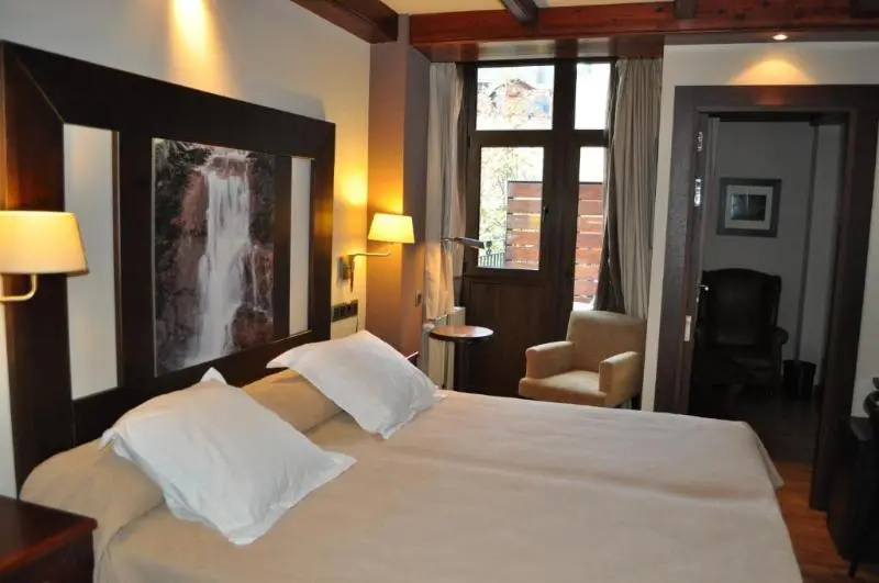 Standard Double room with balcony (full double bed)