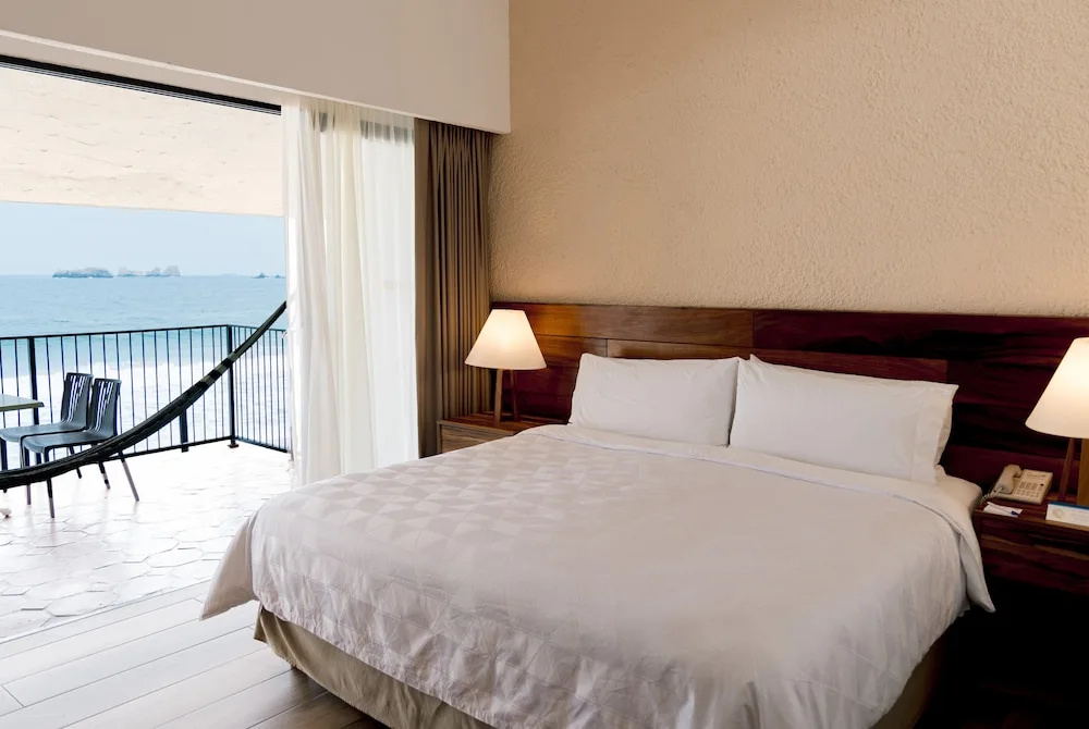 Standard Double room with ocean view (full double bed)